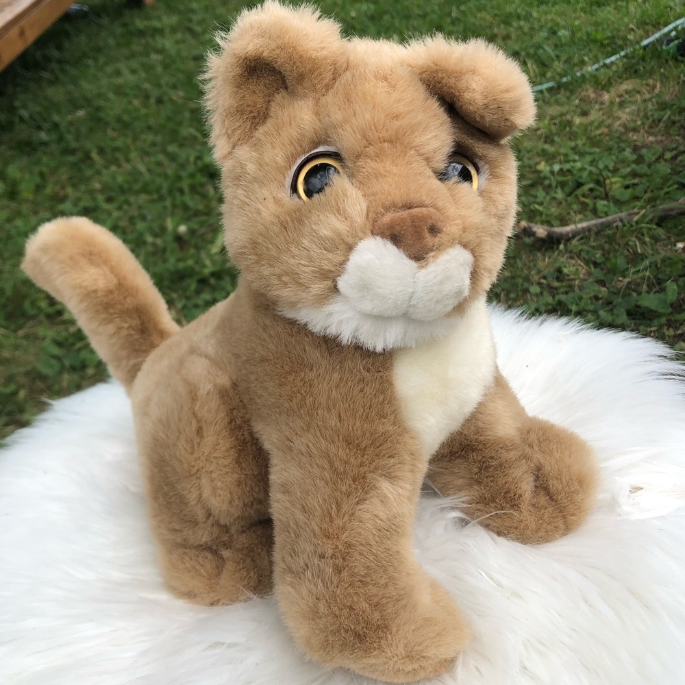 Lion cub with purring sound
